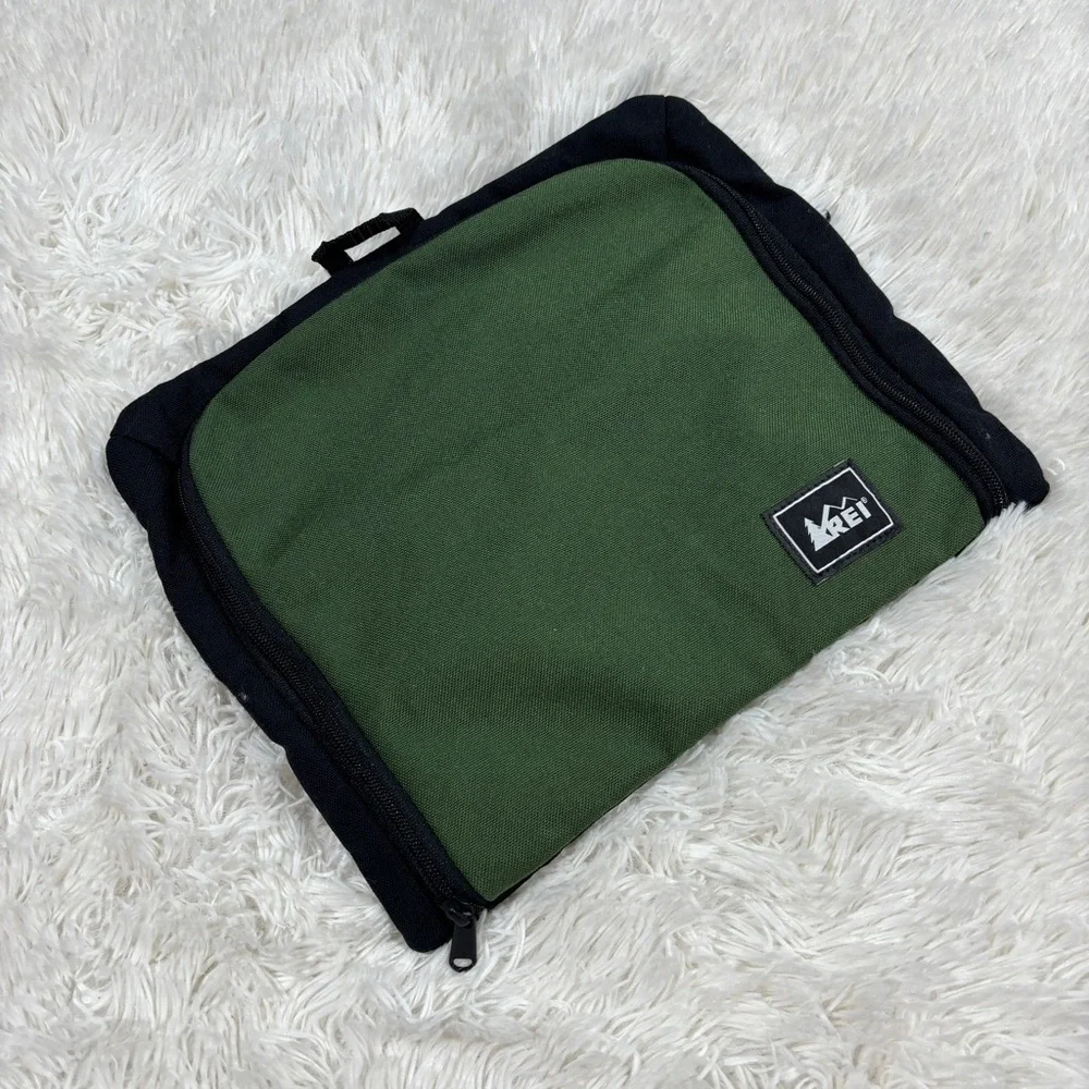 REI Hanging Toiletry Bag Hunter Green 13